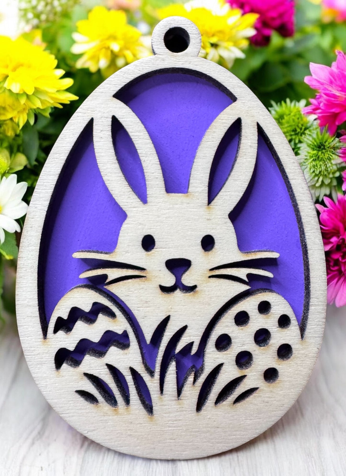 Bunte Osterei-Anhänger aus Holz