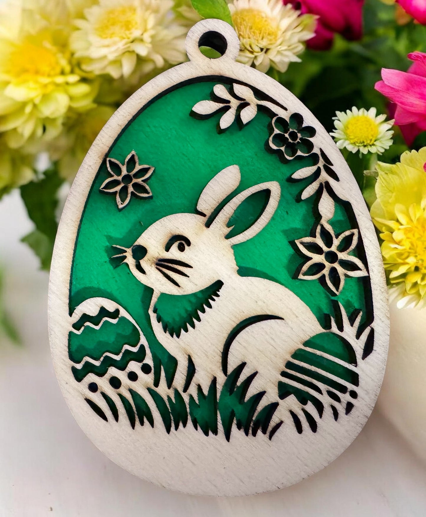 Bunte Osterei-Anhänger aus Holz